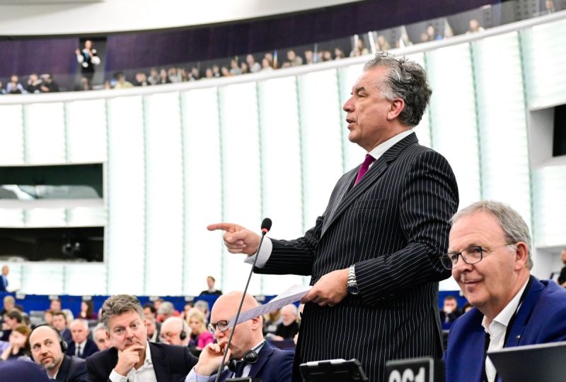 Comment un eurodéputé a pris la main sur l’enveloppe de 400 milliards d’euros de l’UE pour l’industrie