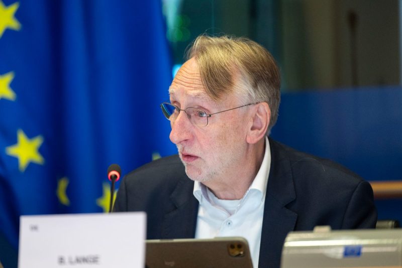 Accord commercial UE-États-Unis : des eurodéputés soutiennent les modifications proposées, mais veulent encore durcir le ton