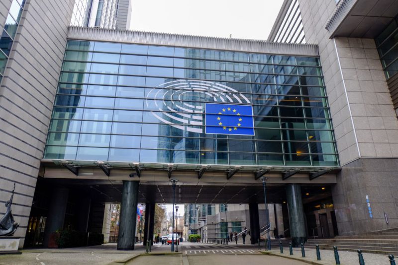 Des eurodéputés favorables à une action en justice contre la Commission pour le retrait de la réforme des brevets essentiels aux normes