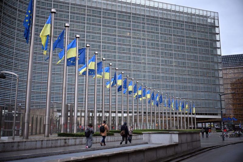 EXCLUSIF : La Commission européenne envisage une dette commune et des subventions bilatérales pour financer l’Ukraine