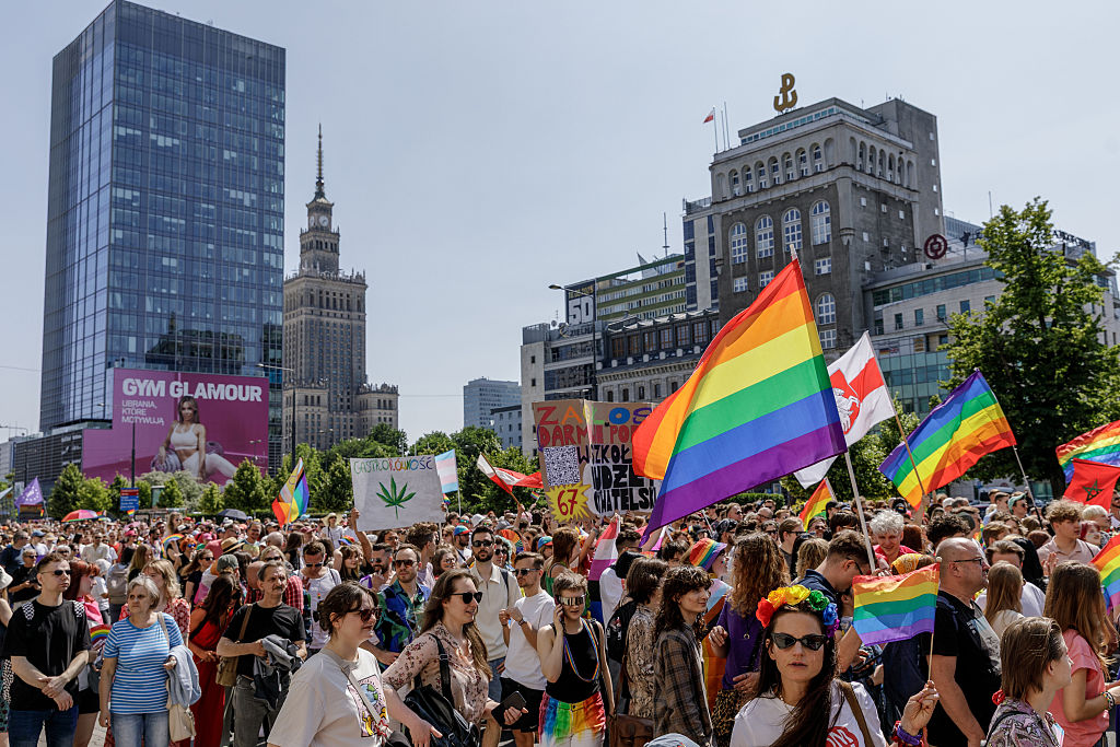 La Cour de justice de l&rsquo;UE impose la reconnaissance des mariages homosexuels entre les États membres