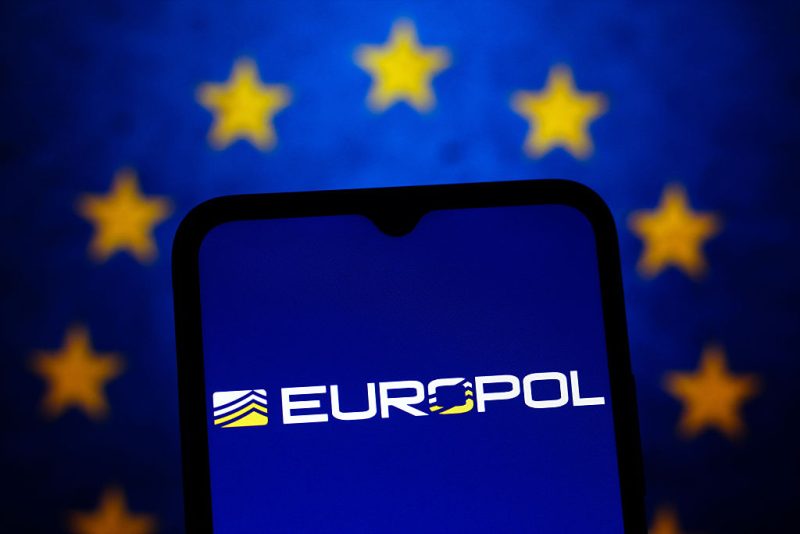 Lutte contre le trafic de migrants : des eurodéputés soutiennent l’élargissement des pouvoirs d’Europol, malgré les inquiétudes pour la vie privée