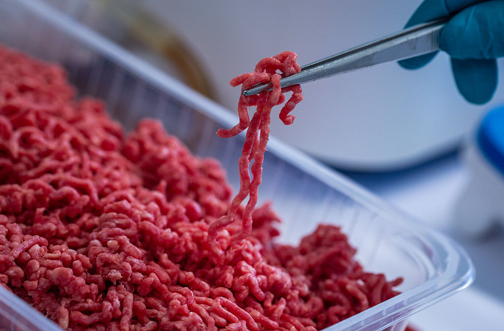 Malgré les avertissements de Bruxelles, la Hongrie maintient son interdiction de la viande de synthèse