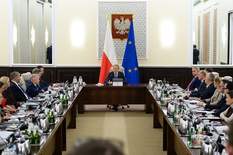 Pologne : Donald Tusk qualifie l’explosion sur une ligne ferroviaire importante pour l’Ukraine de « sabotage »