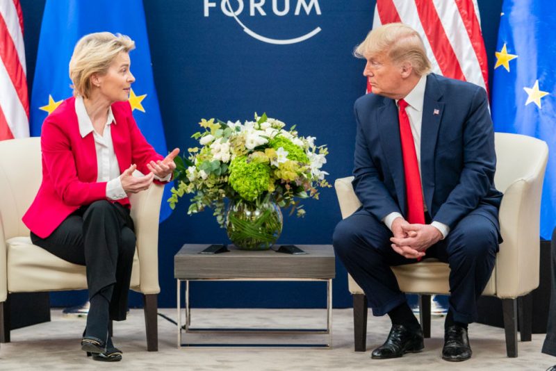 Alors que Trump passe à l’attaque, von der Leyen se cache