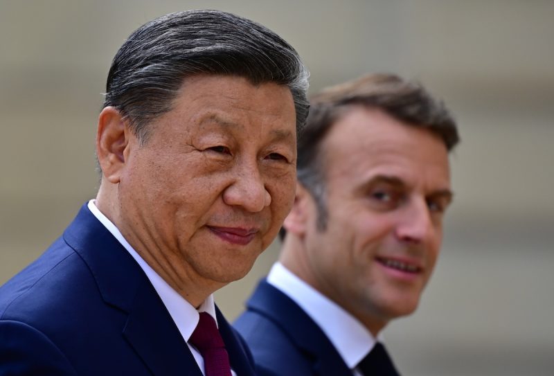 Macron en Chine pour rééquilibrer les échanges commerciaux mondiaux