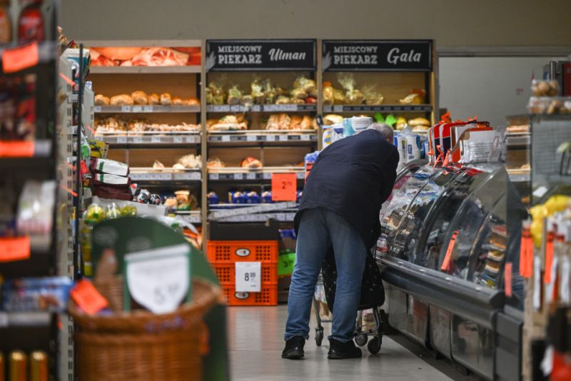 Grande distribution : la Pologne pourrait racheter les magasins Carrefour du pays pour soutenir les agriculteurs 