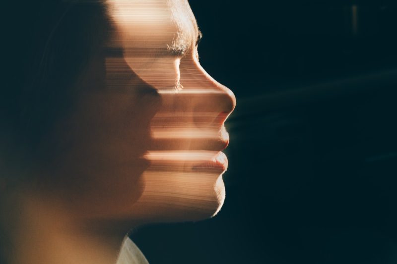 Deepfakes : Bruxelles envisage une icône commune pour signaler les contenus générés par l’IA