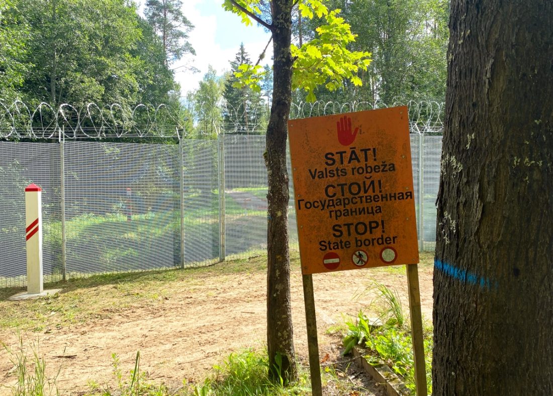 La Lettonie achève sa clôture de 280 km à la frontière avec la Russie