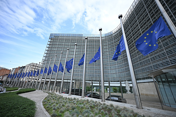 Dans la jungle bruxelloise : perquisitions, arrestations et nouvelle crise de crédibilité pour l’UE