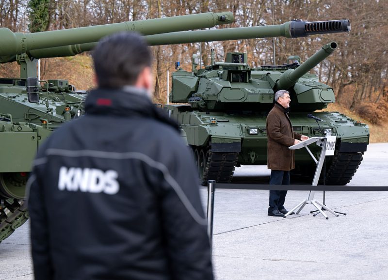 Le PDG du groupe industriel franco-allemand KNDS veut croire à la poursuite du projet d'avion de combat du futur malgré les difficultés