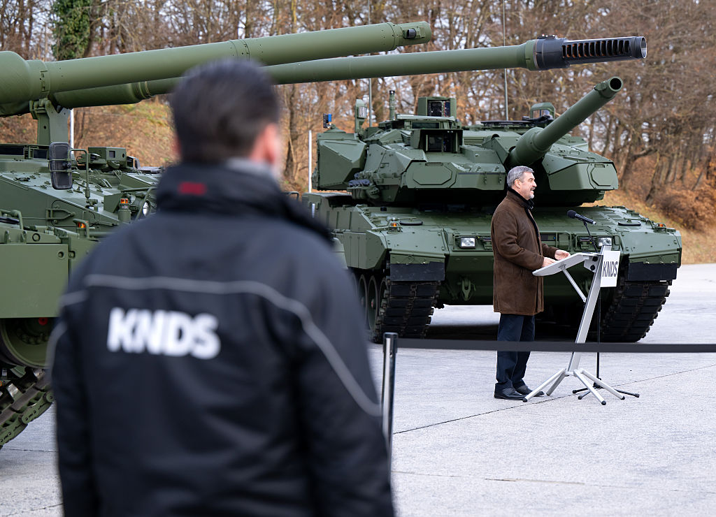 Roll-out of Leopard 2A8 and 2000 self-propelled howitzer