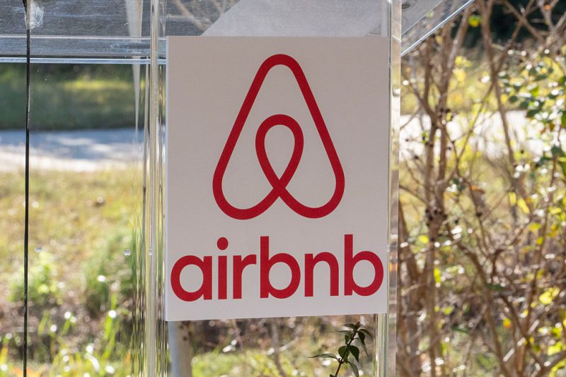 L’UE confirme l’adoption de nouvelles règles visant Airbnb et les locations de courte durée