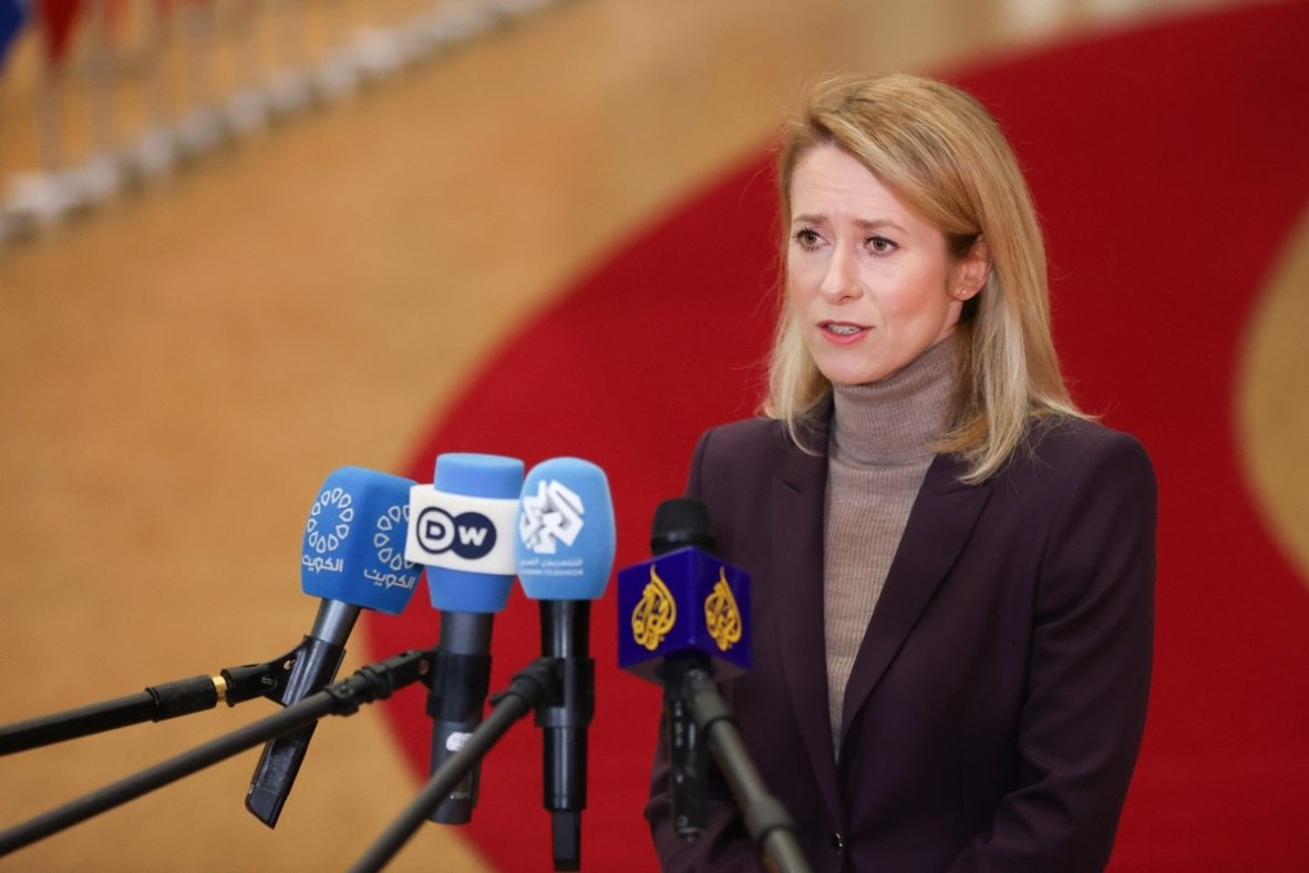 L&rsquo;UE atteint son objectif d&rsquo;envoi de munitions à l&rsquo;Ukraine alors que l&rsquo;aide globale chute
