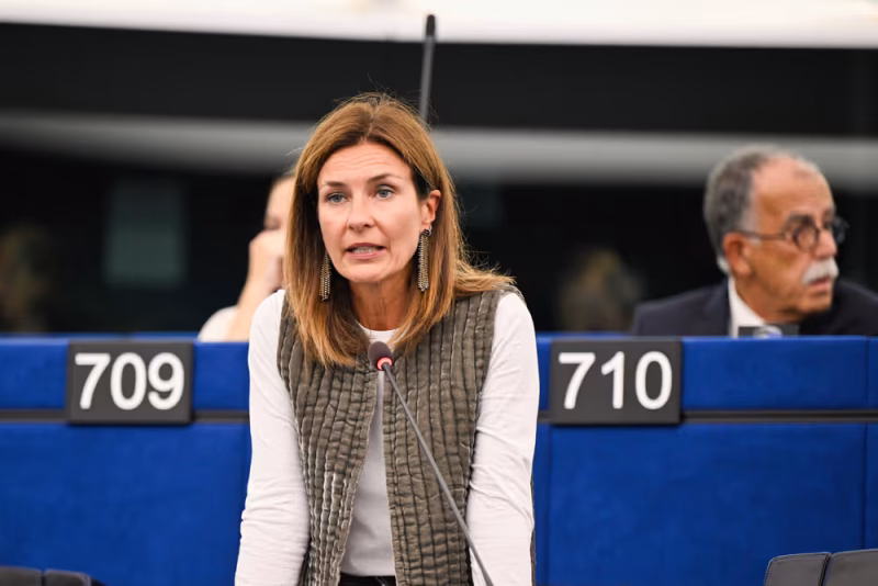 Qatargate : les eurodéputés protègent Gualmini et lèvent l’immunité de Moretti