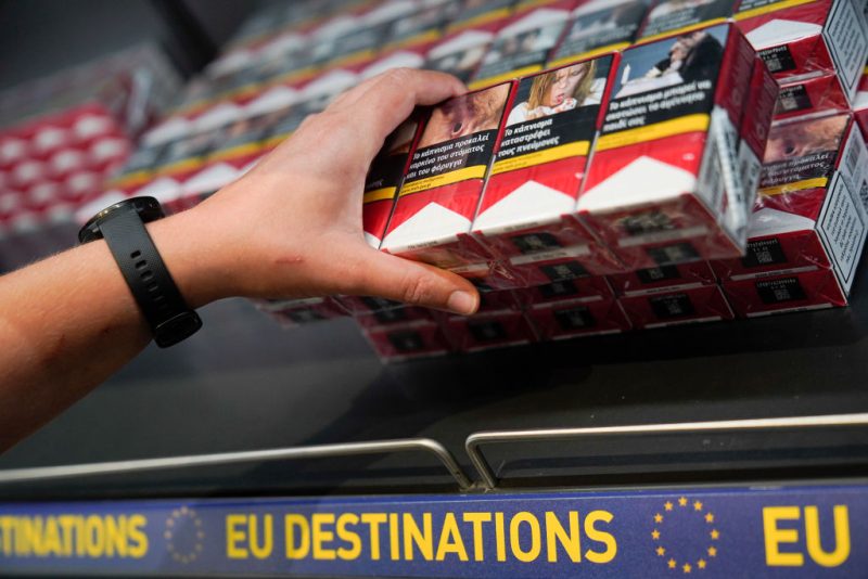 Les États membres de l’UE veulent renforcer les restrictions sur les achats transfrontaliers de tabac et d’alcool