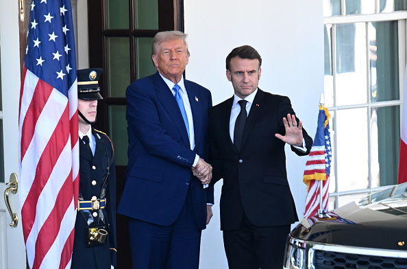 Face à la pression des États-Unis, Emmanuel Macron appelle l'UE à renforcer sa règlementation numérique