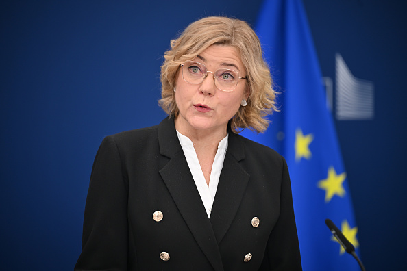 Le commissaire Henna Virkkunen appelle à remplacer les directives sur le numérique par des règlements