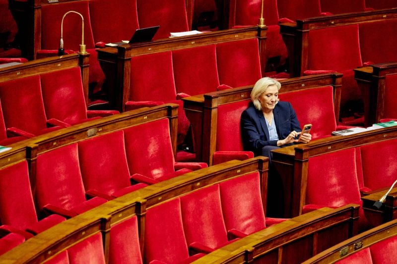 Marine Le Pen se bat pour sa survie politique devant la cour d’appel de Paris
