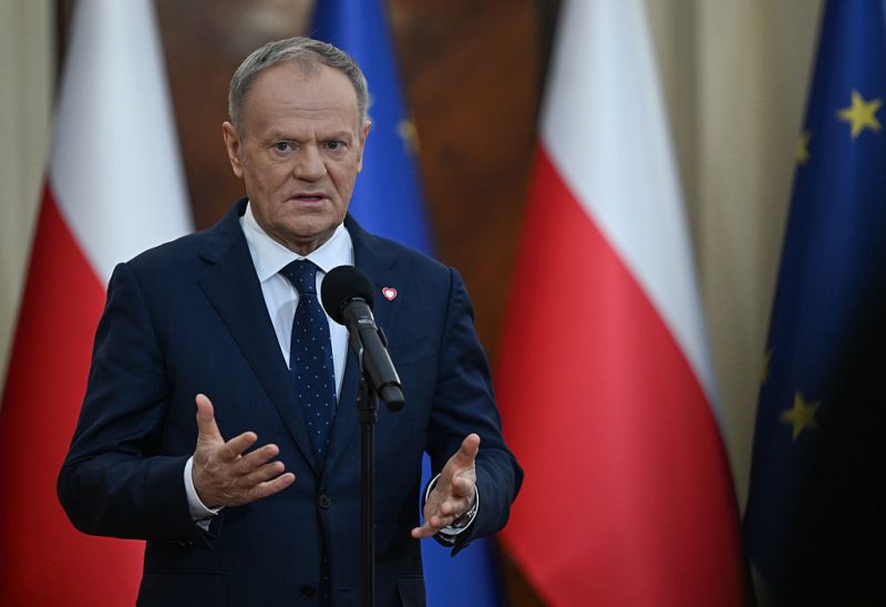 En Pologne, Donald Tusk s’aligne sur les thèmes de l’extrême droite