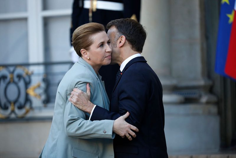 Macron avec les dirigeants danois et groenlandais pour résister aux pressions américaines