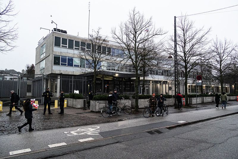 À Copenhague, l’ambassade américaine enlève des drapeaux avec les noms des soldats danois morts en Afghanistan