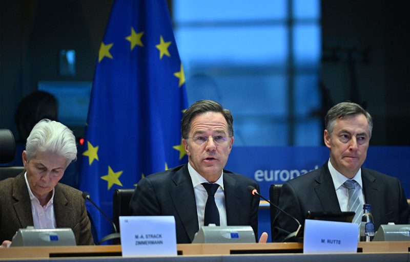 Prêt de l’UE pour l’Ukraine : Mark Rutte demande de la flexibilité sur les obligations d’achat européen
