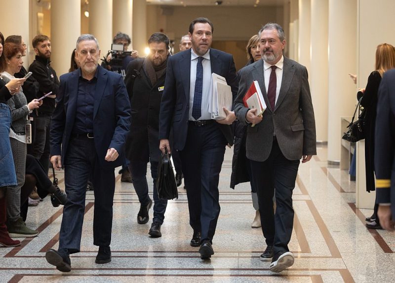 L'enquête sur l'accident ferroviaire en Espagne remet en cause la crédibilité du gouvernement socialiste