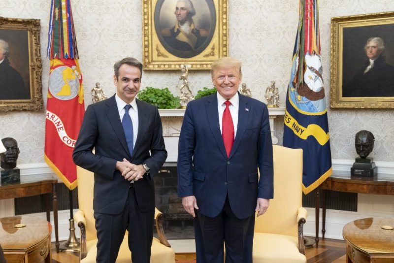 Crise au Venezuela : l’opposition grecque critique le soutien du Premier ministre Mitsotakis à l’intervention américaine