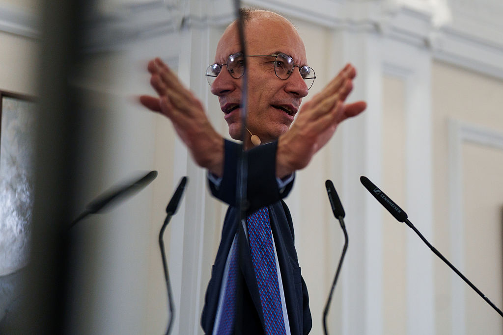 L'UE doit faire face au « faux chantage » de Trump dans le contexte de la tourmente tarifaire américaine, selon Enrico Letta