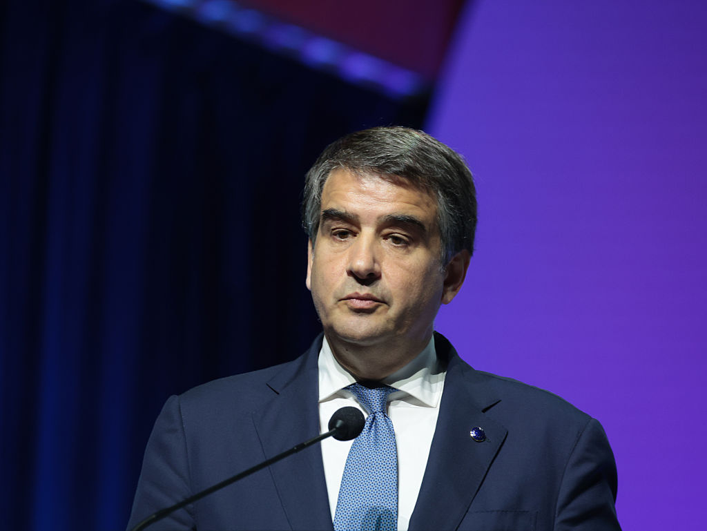 La visite de commissaires à un évènement politique en Slovénie suscite des appels à une enquête éthique