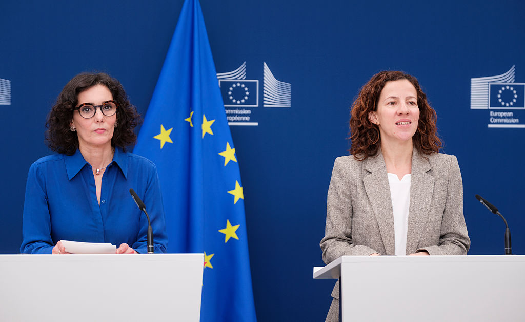La Commission cite les fonds existants dédiés à l'avortement sans donner de réponse favorable au mouvement « Ma voix, mon choix »