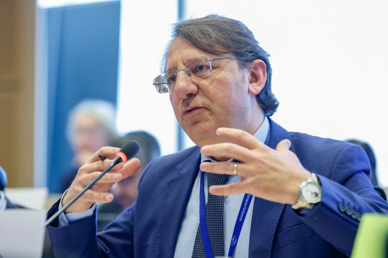 INTERVIEW : Bruxelles devrait tenir tête aux États-Unis quant à la taxe sur les services numériques, estime un haut législateur européen