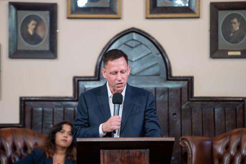 Les conférences de Peter Thiel sur l'Antéchrist à Rome suscitent des interrogations au Parlement italien