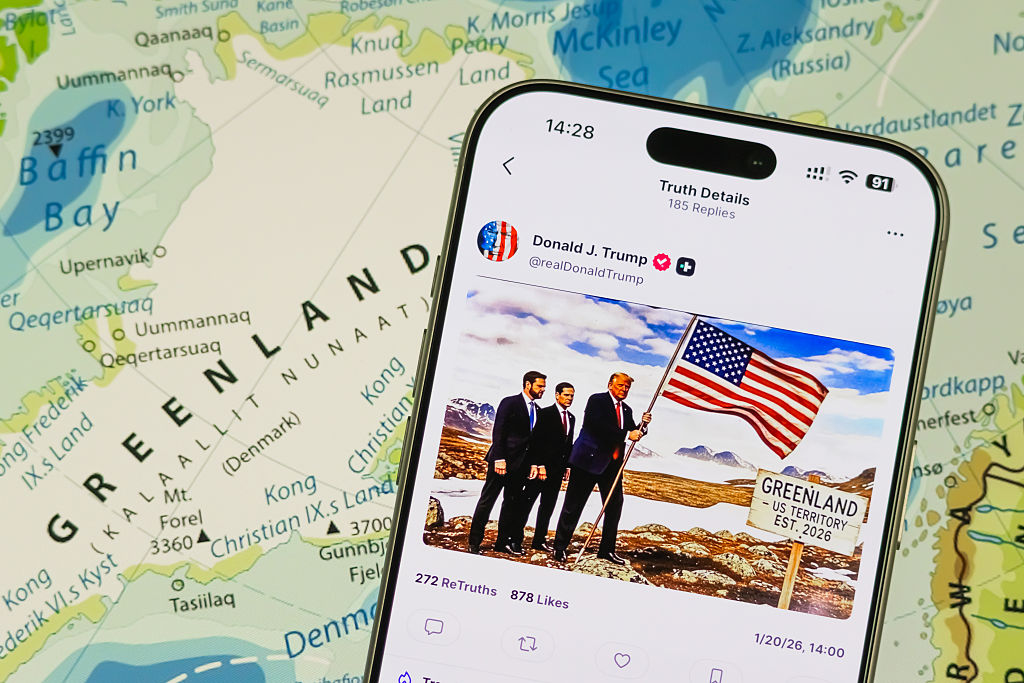 Les États-Unis lancent une opération séduction au Groenland avec des cookies et des casquettes MAGA