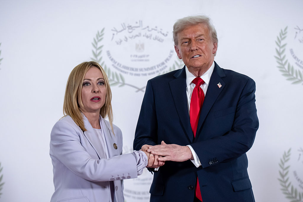 Trump s&rsquo;en prend à Meloni : « Elle n&rsquo;est plus la même personne »