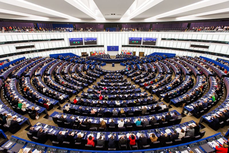Fonds d’extrême droite : une plainte à l'Office européen de lutte antifraude met le Parlement sous pression