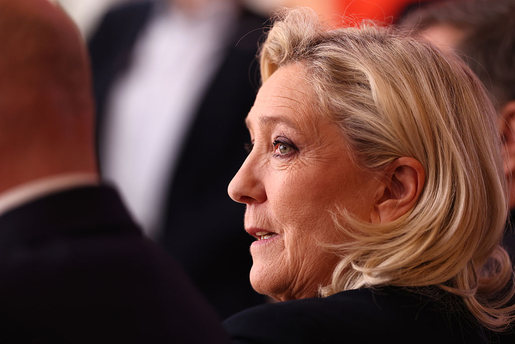 Marine Le Pen veut un duel avec le camp centriste lors de la présidentielle de 2027