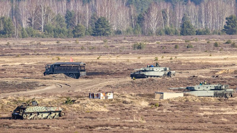 Les députés européens veulent accélérer la mobilité militaire de l’UE malgré les désaccords avec le Conseil
