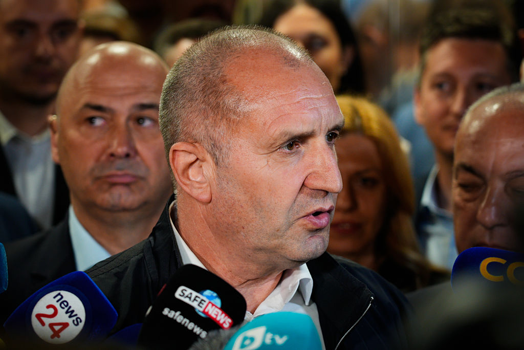 La victoire de Radev en Bulgarie soulève des questions quant à l&rsquo;approvisionnement de l&rsquo;Ukraine en munitions européennes