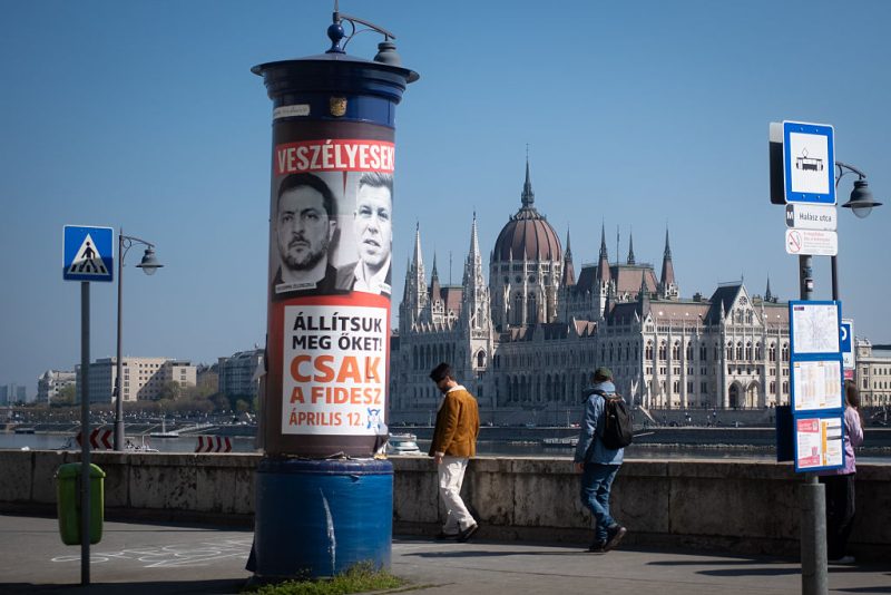 Un oligarque hongrois cède sous la pression qui s'intensifie sur l'élite d'Orbán