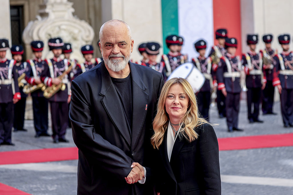 Le Premier ministre albanais fait marche arrière après la polémique déclenchée en Italie par son ministre des Affaires étrangères