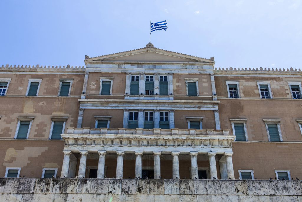 L'opposition quitte l'hémicycle alors que la proposition d'enquête sur le « Watergate » grec est bloquée