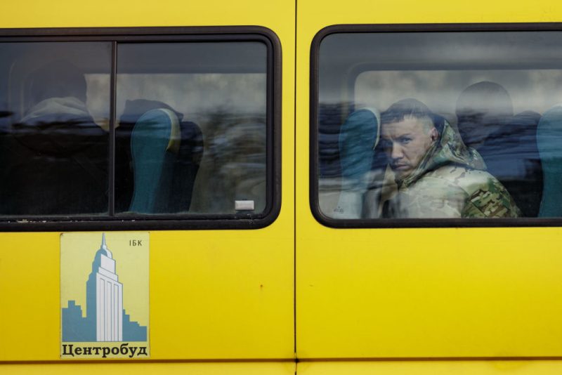 EXCLUSIF : L'UE envisage d'exclure les hommes ukrainiens d'âge militaire du dispositif de protection prolongée