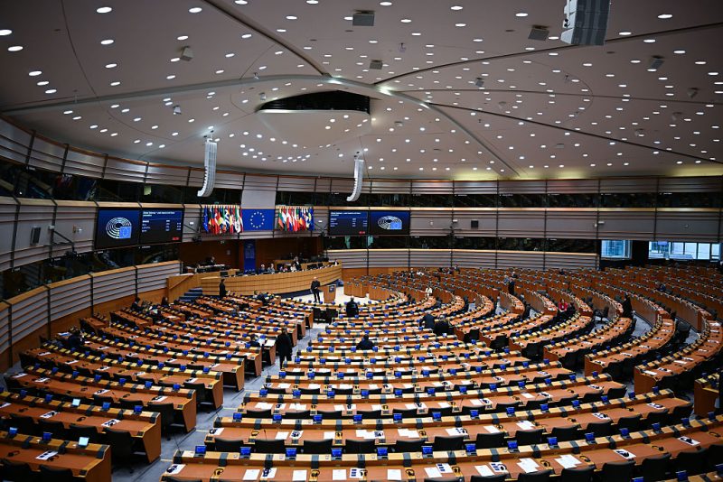 Refonte de la politique migratoire : l'UE scelle un accord sur les « centres de retour »