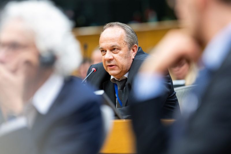 Un député européen va être exclu du PPE