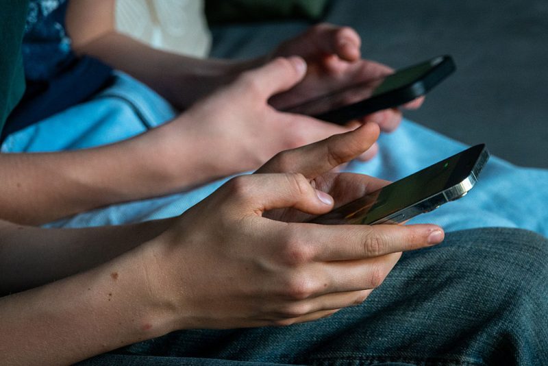 La France adopte l’interdiction des réseaux sociaux pour les moins de 15 ans