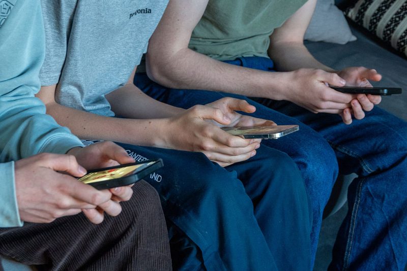 L'interdiction des réseaux sociaux pour les enfants se heurte à des obstacles juridiques et politiques