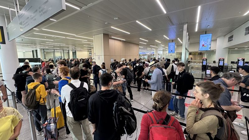 L'UE reste ferme sur la question des nouveaux contrôles aux frontières malgré le chaos dans les transports