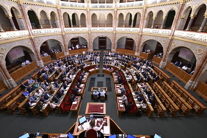 Le Parlement hongrois destitue le président dans le cadre d'une réforme constitutionnelle